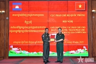 Vietnam shares experience in conducting military legal affairs with Cambodia